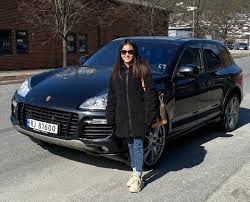 Vi gratulerer Petpilin og mannen hennes med en strøken V8 cayenne. Vi  takker for hyggelig handel og ønsker dem en god påske🐣 🤝 Selger: Benjamin  Rahimi