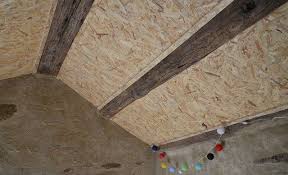 Isoler Une Toiture Par L Interieur Avec Des Panneaux De Polyurethane En 2020 Toiture Panneau Polyurethane Isolation Toiture