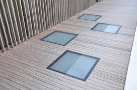 Bodeneben Begehbarer Glasboden Als Oberlicht In Einer Terrasse Eines Offentlichen Bau S Oberlicht Glasboden Lichtschacht