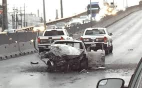 Dos jovenes de 17 años murieron y otros tres entre 16 y 18 años resultaron gravemente heridos, uno de ellos sufrió la amputación de un brazo. Mueren 3 Personas Calcinadas Tras Chocar Su Auto En San Pedro