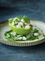 Avocats Farcis Au Ceviche De Petoncles Ricardo Recipe Seafood Appetizers Scallop Ceviche Easy Seafood