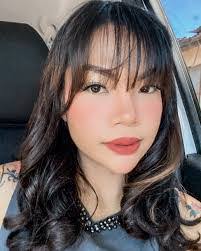 Debbie Santos's Instagram, Twitter & Facebook