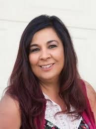 Gloria Ewing's Instagram, Twitter & Facebook