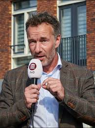 De voormalige vvd'er die zich voor de daar keek van haga zeer gepikeerd bij, en bood er later op de avond zelfs zijn excuses voor aan. Wybren Van Haga