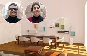 Fattoria con 5 camere da letto in vendita a manique de baixo, situata in una zona molto tranquilla a 10 minuti da estoril e dalle sue spiagge. Georgina Apre Le Porte Dell Esclusivo Appartamento Di Cristiano Ronaldo A Lisbona Informazioni Utili Gruppo Monviso Immobiliare