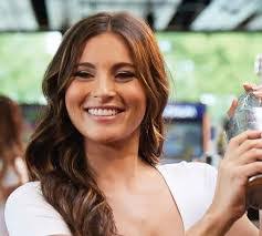 Tracy Jacobson's Instagram, Twitter & Facebook