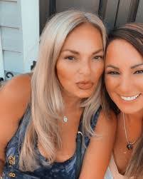 Nina Stewart's Instagram, Twitter & Facebook