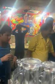 รวมรูปภาพของ ลูกค้าเอะใจ น้ำผลไม้รสชาติแปลกๆ แทบช็อกเห็น ส่วนผสมลับ ของเจ้าของร้าน  รูปที่ 2 จาก 5