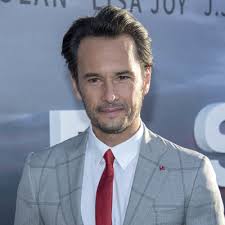 He has appeared in many successful movies, including brainstorm (2001), carandiru (2003), 300 (2007), che (2008), i love you phillip morris. Rodrigo Santoro Agent Manager Publicist Contact Info