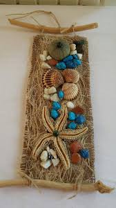 Daha doğrusu sade halini yani deniz kabuklarını bir araya getirerek ilginç ama bir o kadar da dekoratif aksesuarlar ve süsler. Ahsap Obje Deniz Kabuklari Ve Taslarindan Deniz Kabuklari Bohem Dekorasyon Yaratici Fikirler