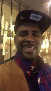 It's your day HAPPY BIRTHDAY TO THE KING OF R&B 🎉🎉🎉