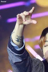 Bts S Jungkook Revealed Another Part Of His Tattoo To Army Bts Jungkook Jungkook Tatouage Secret
