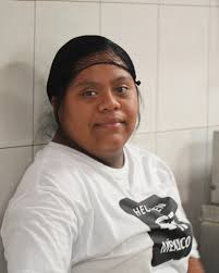 En El Gran Café de la Parroquia, creemos en brindar oportunidades a todos.  Por eso, estamos orgullosos de capacitar a personas increíbles, como María,  Diego, David y Anahí, para que puedan aprender