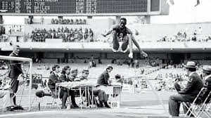 El vuelo de Bob Beamon, 8.90 metros en Ciudad de México.