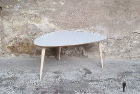 table basse tripode avec un plateau gris et des pieds en chene massif table basse table basse verre chene massif