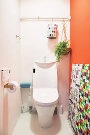トイレや洗面所は ミニつっぱり棒でここまで片づく esseonline エッセ オンライン つっぱり トイレ 掃除道具 収納