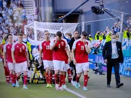 Eriksen received cpr before the players were taken off the pitch. 4skjwhzku6ol M