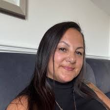 NOW RESOLVED. MR CROW IS IN THE COMPETENT CARE OF SOUTH ESSEX WILDLIFE  HOSPITAL. Thanks everyone! 🙏❤️** Hi all. I have an injured crow. Does  anyone know of any other relevant local