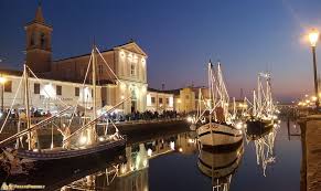 Direttamente sul mare e nella zona più esclusiva e centrale di cesenatico l'hotel con spiaggia privata ed esclusiva spa. Il Presepe Di Cesenatico La Magia Di Natale Del Presepe Galleggiante Sull Acqua Patatofriendly