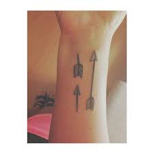 A Broken Arrow Symbolizes Peace When Something Comes To An End And The Straight Arrow Symbolizes Focus And Moving F Arrow Tattoos Taboo Tattoo Writing Tattoos
