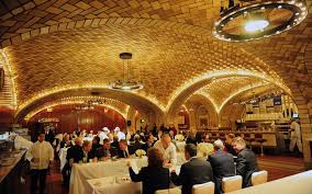 New York S Best Old School Restaurants And Bars Travel Leisure Travel Leisure Oyster Bar Travel And Leisure Best Oysters