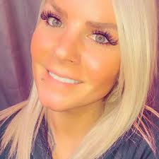 It's the freaking weekend I hope everybody has a beautiful and safe and  happy weekend so I'm looking at this video I just want people to stop  judging people by the looks