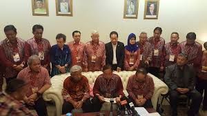 Ahmad zahid hamidi mahu rakyat sarawak supaya mengamalkan sikap mengenang budi dengan membalas tok nan (ketua menteri, tan sri adenan satem) mohon tempoh lima tahun sahaja menjadi ketua menteri bagi membolehkannya meneruskan. Rtm Sarawak Kuching Rombakan Kabinet Negeri Sarawak Melibatkan Lantikan Seorang Timbalan Ketua Menteri Baharu Dua Menteri Muda Dilantik Menteri Penuh Dan Muka Baru Sebagai Menteri Muda Selain Kementerian Baharu Dan Pertukaran