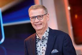 Geimpft sei er noch nicht, dafür sei er noch zu jung. Gunther Jauch Das Quizmaster Urgestein Wird 65 Jahre Alt Gala De