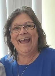 Renee Lutz's Instagram, Twitter & Facebook