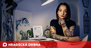 Černá růže ~ význam tetování zatímco je červená růže jako symbol tetování velmi populární po celém světě, černá růže si svou oblibu teprve pomalu, ale jistě získává. Tetovani Ma Vzdy Nejaky Vyznam Treba I Necileny Rika Zdenka Vyhlidkova Zpravy Hradecka Drbna Zpravy Z Hradce A Okoli