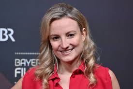 Vanessa Eichholz actress , single image,cropped single image,half  figure,half figure red