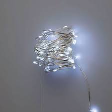 Solitamente le luci di natale sono costituite da un lungo filo verde in tinta con il nostro albero e spesso hanno un timer. Luci Di Natale E Addobbi Natalizi Luminosi Luminariaitalia