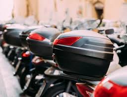 I ciclomotori sono veicoli a due o tre ruote con motore termico di cilindrata non superiore a 50 cm3 e velocità massima di 45 km/h. Moto Guida Con Patente Non Idonea Quali Sanzioni