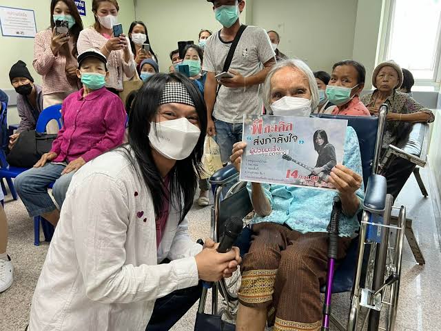 พี สะเดิด ทำกิจกรรม “พี สะเดิด ส่งกำลังใจผู้ป่วยมะเร็ง” - ข่าวสด
