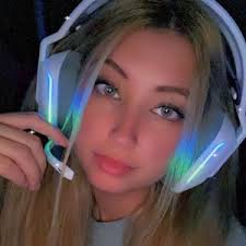 NikkiessTwitch (@nikkiesstwitch)