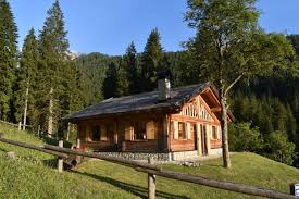 Madonna di campiglio centro, l' appartamento è all'interno del residence silvana, disposto su due livelli con balcone e vista sul lago. Chalet Brenta Dolomites 022247 At 069258 Villette In Madonna Di Campiglio
