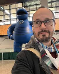 I don't know why there's a giant robot Cookie Monster at Emerald City Comic  Con but I'm glad that there is