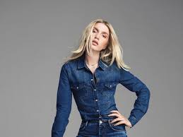 Aleyna tilki'nin, dmc etiketiyle yayınlanan sır isimli tekli çalışması, 4k çözünürlüğünde video klibiyle netd müzik'te. Aleyna Tilki Tickets Aleyna Tilki Tour Dates Concerts