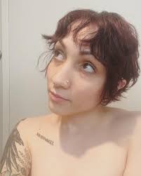 Astrid Molina-Blom (@lavendrr_acid)