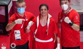 Türkiye'yi temsil eden boksörler buse naz çakıroğlu ve busenaz sürmeneli, yarı finalde rakiplerini mağlup ederek finale kaldı. Hlstcdctr9thxm