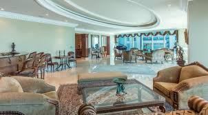 Big house and beautiful wiew for roger federer.thanks for whatching!subscribe for interessant news and new videos. Im Exklusivsten Hochhaus Der Stadt So Luxurios Wohnen Die Federers In Dubai