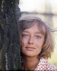 W mediach pojawił się nekrolog, w którym . Ewa Szykulska Ewa Szykulska Hat Ein Neues Foto Hinzugefugt