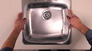 Il permet de laver les ingrédients pour préparer le repas et une fois terminé, de nettoyer les ustensiles, les assiettes et les couverts utilisés. Rona Comment Poser Un Evier De Cuisine Youtube