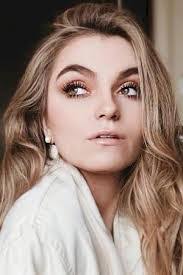 Fabiola Lopez's Instagram, Twitter & Facebook