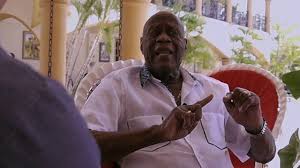 Las vistas al exterior de la casa lujosa de smith fueron filmadas en una casa real en el área de topanga canyon, entre malibú y los ángeles; Diarioprimero Com Johnny Ventura Ya Esta En Su Casa