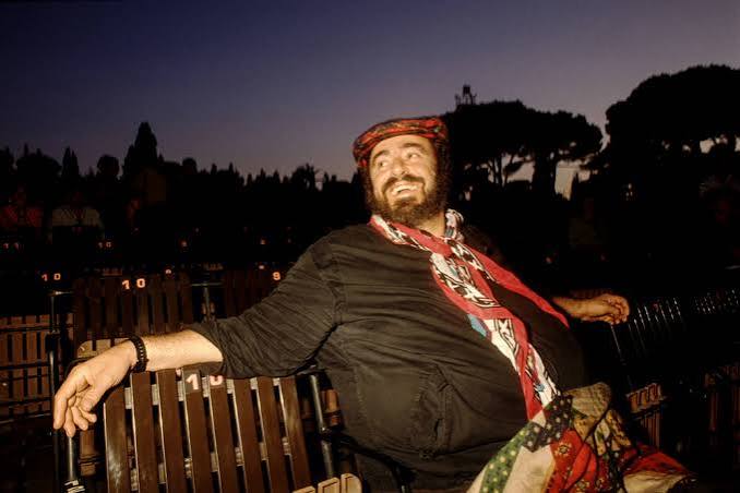 Luciano Pavarotti at a concert of the Three Tenors (1990) - Photographic print for sale