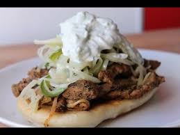 Das Rezept Fur Gyros Pita Mit Krautsalat Tzatziki Andere Rezepte Inklusive Schritt Fur Schritt Anleitungen Und Bilde Krautsalat Pita Rezept Tzatziki Rezept