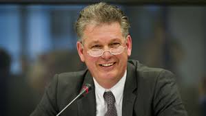 Van 2006 tot 2012 was hij lid van de fractie van de partij voor de vrijheid in de tweede kamer. Pvv Er Brinkman Ruziet Weer Met Fractie Over Jongerendag Binnenland Bndestem Nl