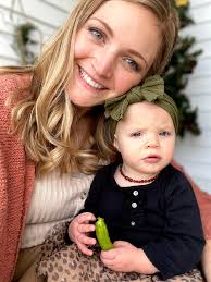 1 year between these pics at our fav apple orchard and fall fam outing  Schwallier's Country Basket🍎🍩 Who do you think looks the most different?!