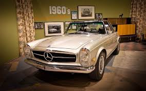 Driving The 1960 Mercedes Benz 300sl And 1969 280sl Pagoda Motor Trend Classic Motor Trend Classic Mercedes Mercedes Mercedes Benz Canada